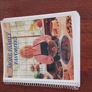 Vintage More Family Favorites Cookbook by QVC Host Mary Beth Roe b275